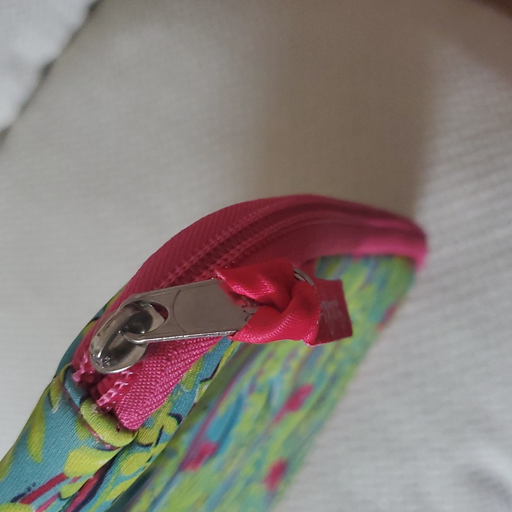 Lilly Pulitzer Bag/Tablet Case - Picture 5 of 9